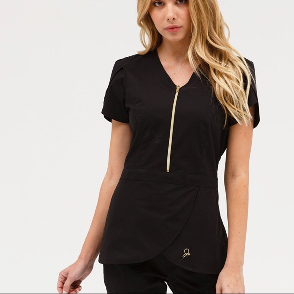 Brand New Jaanuu Scrub Top